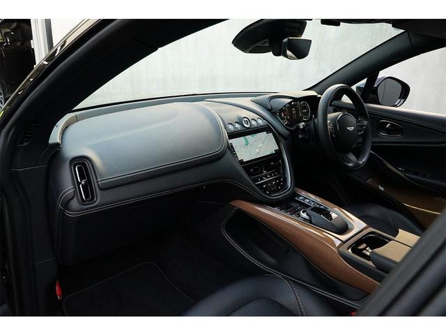 ＤＢＸ ベースグレード　「Ｑ」インテリアトリム　スポーツエキゾースト　２３インチＡＷ　ゴールドキャリパー　ステアリングヒーター　スモークテールライト（32枚目）