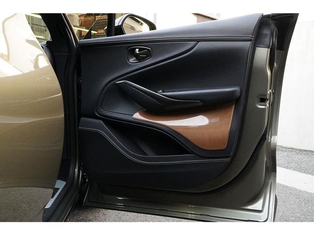 ＤＢＸ ベースグレード　「Ｑ」インテリアトリム　スポーツエキゾースト　２３インチＡＷ　ゴールドキャリパー　ステアリングヒーター　スモークテールライト（33枚目）