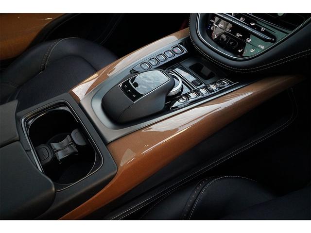 ＤＢＸ ベースグレード　「Ｑ」インテリアトリム　スポーツエキゾースト　２３インチＡＷ　ゴールドキャリパー　ステアリングヒーター　スモークテールライト（36枚目）