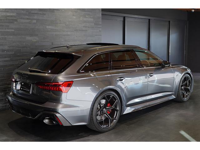 ＲＳ６アバント パフォーマンス ベースグレード　ＲＳスポーツエキゾースト　ＲＳスポーツサス＋　パノラマＳＲ　カーボン＆ブラックスタイリング　コニャック革　ワンオーナー（3枚目）