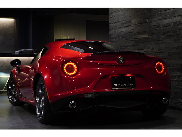 随所にちりばめられたカーボンパーツと、あでやかなオプションカラーが目を引く、４Ｃローンチエディションでございます