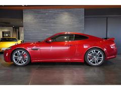 ＸＫシリーズの頂点に立つ「ＸＫＲ−Ｓ」はスーパーチャージャー付き５リッターＶ８エンジンを搭載し、車高も１０ｍｍ低められております。 5