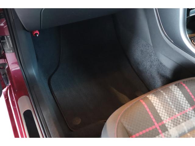 ザ・ビートル ハッシュタグピンクビートル　プッシュスタート　クルーズコントロール　純正ナビゲーション　地デジ　ＥＴＣ　バックカメラ　キセノン（57枚目）