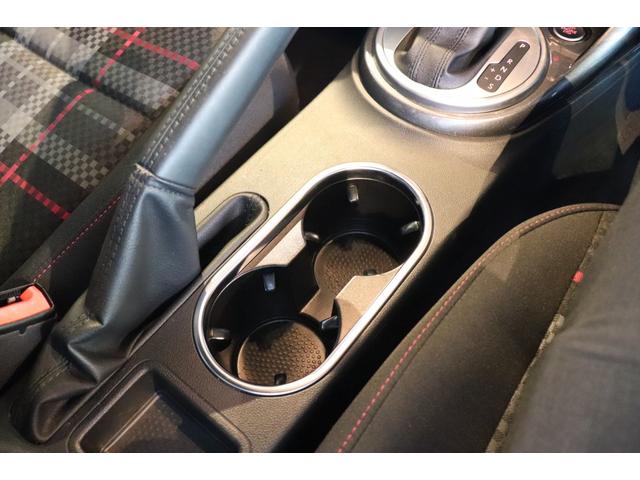 ザ・ビートル ハッシュタグピンクビートル　プッシュスタート　クルーズコントロール　純正ナビゲーション　地デジ　ＥＴＣ　バックカメラ　キセノン（67枚目）