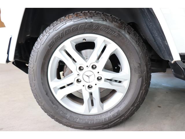 Ｇクラス Ｇ３５０ｄ　ラグジュアリーＰＫＧ　ＳＲ　レーダーセーフティ　黒革　前後席シートヒーター　ＡｐｐｌｅＣａｒＰｌａｙ　地デジ　ｈａｒｍａｎｋａｒｄｏｎサウンド　バックカメラ　コーナーセンサー　ドラレコ（42枚目）