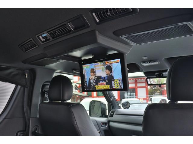 フリップダウンモニター付きで後席の方も退屈しません。