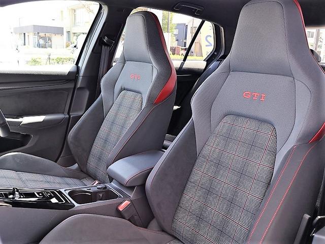 ゴルフＧＴＩ ベースグレード　弊社にて買取り致しました　ＤＣＣパッケージ　１９ＩＮＣＨ　禁煙車　純正ナビ（ディスカバー・プロ）　ＥＴＣ　ＡＣＣ　バックカメラ　デジタルメーター　シートヒーター　ステアリングホイールヒーター（27枚目）