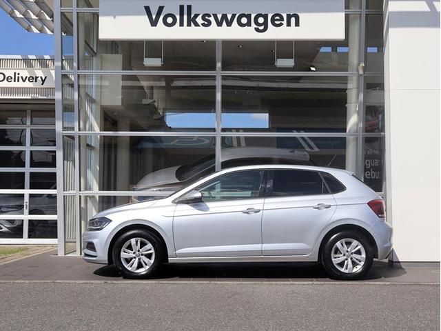 ポロ ＴＳＩコンフォートラインリミテッド　認定中古車　買取り車　認定中古車保証付　禁煙車　純正ナビ　ＥＴＣ　バックカメラ　ＬＥＤヘッドライト　デジタルメーター（9枚目）