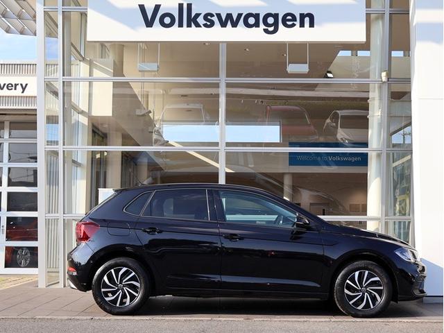 ポロ TSIアクティブ 認定中古車、買取り車、認定中古車保証付、ワンオーナー、禁煙車、純正ナビ、ETC、バックカメラ、LEDヘッドライト、Bluetooth(6枚目)