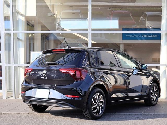 ポロ TSIアクティブ 認定中古車、買取り車、認定中古車保証付、ワンオーナー、禁煙車、純正ナビ、ETC、バックカメラ、LEDヘッドライト、Bluetooth(7枚目)