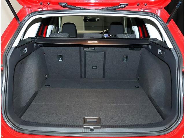 ゴルフオールトラック ＴＳＩ　４モーション　認定中古車　Ｃｅｒｔｉｆｉｅｄ　Ｐｒｅ－ｏｗｎｅｄ　禁煙車　ワンオーナー　１．８ＴＳＩ　６速ＤＳＧ　４Ｍｏｔｉｏｎ　デジタルメータークラスター　電動パーキングブレーキ　純正インフォテイメントシステム（20枚目）