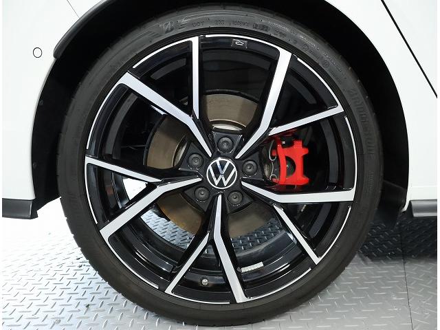 ゴルフＧＴＩ ベースグレード　Ｃｅｒｔｉｆｉｅｄ　Ｐｒｅ－ｏｗｎｅｄ　禁煙車　ワンオーナー　２．０ＴＦＳＩ　７速ＤＳＧ　ＧＴＩ専用装備　純正インフォテイメントシステム　ダイナミックシャシーコントロール　デジタルメータークラスター（7枚目）