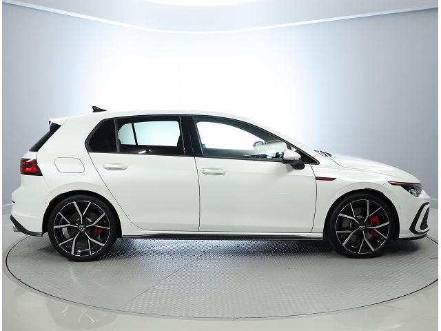ゴルフＧＴＩ ベースグレード　Ｃｅｒｔｉｆｉｅｄ　Ｐｒｅ－ｏｗｎｅｄ　禁煙車　ワンオーナー　２．０ＴＦＳＩ　７速ＤＳＧ　ＧＴＩ専用装備　純正インフォテイメントシステム　ダイナミックシャシーコントロール　デジタルメータークラスター（10枚目）