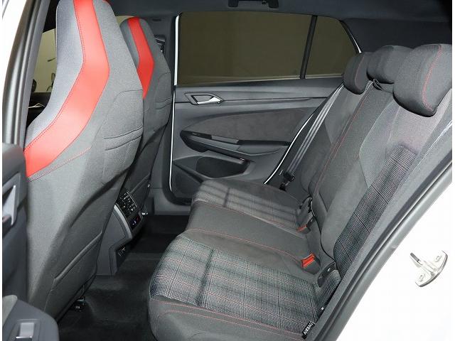 ゴルフＧＴＩ ベースグレード　Ｃｅｒｔｉｆｉｅｄ　Ｐｒｅ－ｏｗｎｅｄ　禁煙車　ワンオーナー　２．０ＴＦＳＩ　７速ＤＳＧ　ＧＴＩ専用装備　純正インフォテイメントシステム　ダイナミックシャシーコントロール　デジタルメータークラスター（22枚目）