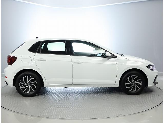 ポロ TSIアクティブ Certified Pre-owned 禁煙車 ワンオーナー 1.0TSI 7速DSG 運転支援システム純正インフォテイメントシステム デジタルメーター LEDヘッドライト バックカメラ(9枚目)