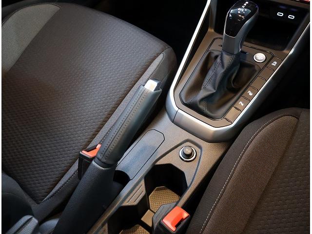 ポロ TSIアクティブ Certified Pre-owned 禁煙車 ワンオーナー 1.0TSI 7速DSG 運転支援システム純正インフォテイメントシステム デジタルメーター LEDヘッドライト バックカメラ(18枚目)