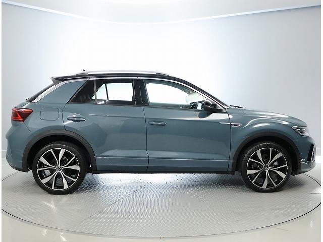 Ｔ－ロック ＴＤＩ　Ｒライン　Ｃｅｒｔｉｆｉｅｄ　Ｐｒｅ－ｏｗｎｅｄ　禁煙車　ワンオーナー　デモカー　２．０ＴＤＩ　７速ＤＳＧ　運転支援システム　デジタルメーター　純正インフォテイメントシステム　パワーテールゲート　ＥＴＣ２．０（10枚目）