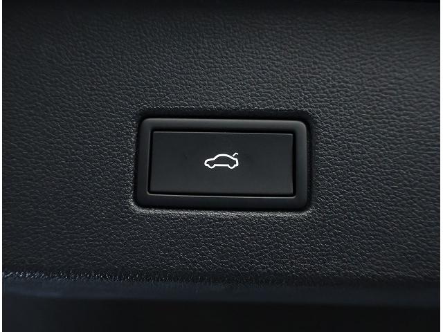 Ｔ－ロック ＴＤＩ　Ｒライン　Ｃｅｒｔｉｆｉｅｄ　Ｐｒｅ－ｏｗｎｅｄ　禁煙車　ワンオーナー　デモカー　２．０ＴＤＩ　７速ＤＳＧ　運転支援システム　デジタルメーター　純正インフォテイメントシステム　パワーテールゲート　ＥＴＣ２．０（24枚目）