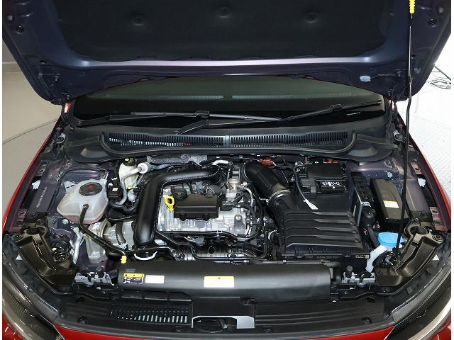 ポロ ＴＳＩ　Ｒライン　ＤｅｍｏＣａｒ　Ｃｅｒｔｉｆｉｅｄ　Ｐｒｅ－ｏｗｎｅｄ　禁煙車　ワンオーナー　２．０ＴＦＳＩ　７速ＤＳＧ　ＬＥＤマトリクスヘッドライト　純正インフォテイメントシステム　運転支援システム　バックカメラ（6枚目）