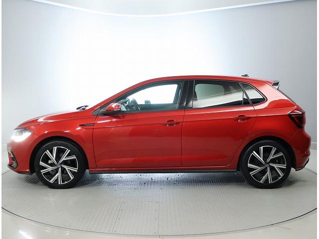 ポロ ＴＳＩ　Ｒライン　ＤｅｍｏＣａｒ　Ｃｅｒｔｉｆｉｅｄ　Ｐｒｅ－ｏｗｎｅｄ　禁煙車　ワンオーナー　２．０ＴＦＳＩ　７速ＤＳＧ　ＬＥＤマトリクスヘッドライト　純正インフォテイメントシステム　運転支援システム　バックカメラ（9枚目）