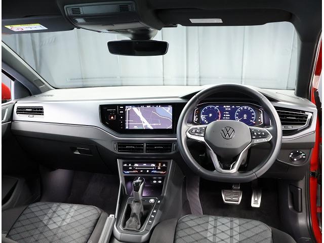 ポロ ＴＳＩ　Ｒライン　ＤｅｍｏＣａｒ　Ｃｅｒｔｉｆｉｅｄ　Ｐｒｅ－ｏｗｎｅｄ　禁煙車　ワンオーナー　２．０ＴＦＳＩ　７速ＤＳＧ　ＬＥＤマトリクスヘッドライト　純正インフォテイメントシステム　運転支援システム　バックカメラ（13枚目）