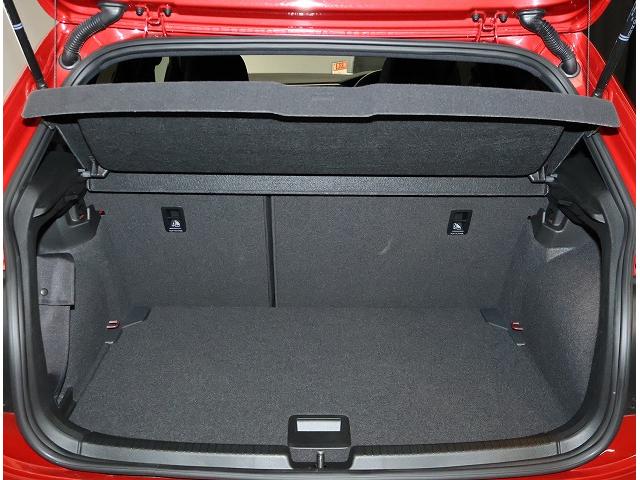 ポロ ＴＳＩ　Ｒライン　ＤｅｍｏＣａｒ　Ｃｅｒｔｉｆｉｅｄ　Ｐｒｅ－ｏｗｎｅｄ　禁煙車　ワンオーナー　２．０ＴＦＳＩ　７速ＤＳＧ　ＬＥＤマトリクスヘッドライト　純正インフォテイメントシステム　運転支援システム　バックカメラ（23枚目）