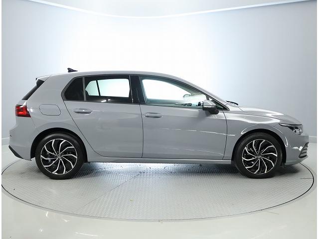 ゴルフ TDIアクティブアドバンス プラチナムエディション Certified Pre-owned 禁煙車 ワンオーナー プラチナムエディション 2.0TDI 7速DSG 運転支援システム 純正インフォテイメントシステム LEDマトリクスヘッドライト(10枚目)