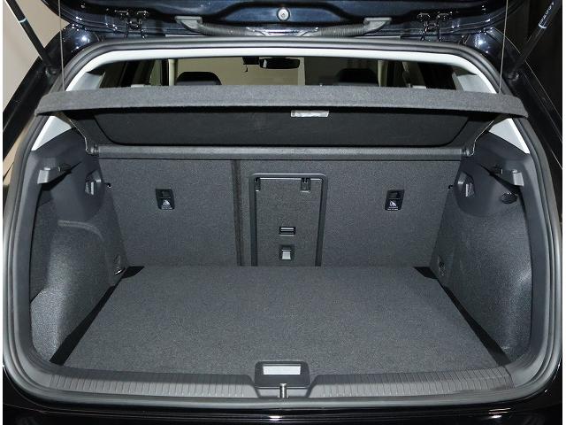 ゴルフ eTSIスタイル プラチナムエディション Certified Pre-owned 禁煙車 ワンオーナー プラチナムエディション 1.5eTSI 7速DSG 48Vマイルドハイブリッド搭載 運転支援システム LEDマトリクスヘッドライト(23枚目)