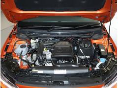 １．０ＴＳＩエンジン【ターボ付き直噴エンジン（ＴＳＩ）は、排気量のダウンサイジングにて、ＣＯ２の排出削減。排気量を下げて出力低下をターボにて空気量を上げ高効率燃焼。そして、高出力、低燃費を実現】 3