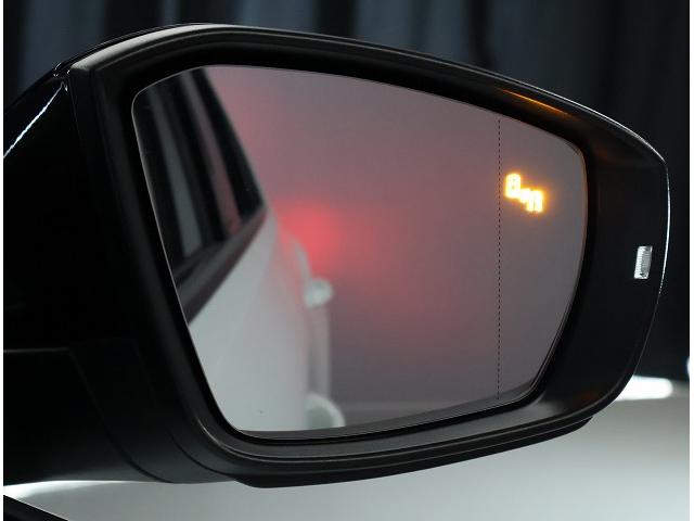 Ｔ－ロック ＴＳＩ　スタイルデザインパッケージ　認定中古車保証付き　禁煙車　Ｎａｖｉ　Ｅｔｃ　バックカメラ　アダプティブクルーズコントロール　パワーテールゲート　オートホールド　レーンチェンジアシスト付き（8枚目）