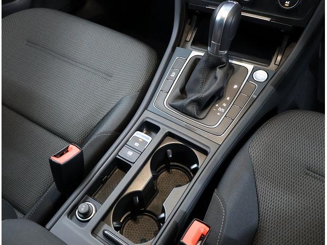 ゴルフ ＴＳＩコンフォートライン　テックエディション　認定中古車保証付き　ワンオーナー　禁煙車　Ｎａｖｉ　Ｅｔｃ　バックカメラ　アダプティブクルーズコントロール　レーンキープアシスト　オートホールド　エレクトロニックパーキングブレーキ（13枚目）