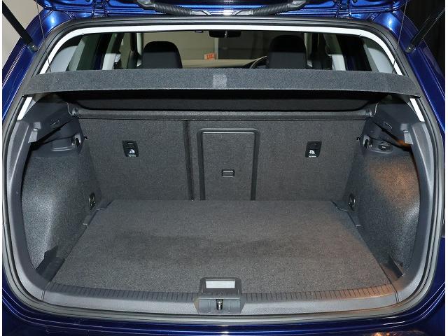 ゴルフ ＴＳＩコンフォートライン　テックエディション　認定中古車保証付き　ワンオーナー　禁煙車　Ｎａｖｉ　Ｅｔｃ　バックカメラ　アダプティブクルーズコントロール　レーンキープアシスト　オートホールド　エレクトロニックパーキングブレーキ（17枚目）