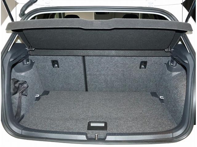 ポロ ＴＳＩコンフォートラインリミテッド　認定中古車保証付き　ワンオーナー　禁煙車　Ｎａｖｉ　Ｅｔｃ　バックカメラ　アダプティブクルーズコントロール　障害物センサー　レーンキープアシスト　フロントアシスト（18枚目）