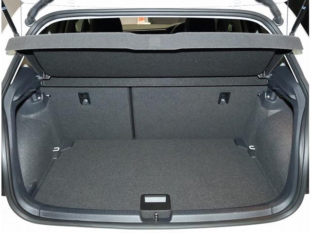 ポロ ＴＳＩアクティブ　認定中古車保証付き　ワンオーナー　禁煙車　Ｎａｖｉ　Ｅｔｃ　バックカメラ　アダプティブクルーズコントロール　障害物センサー　ドライブレコーダー（16枚目）
