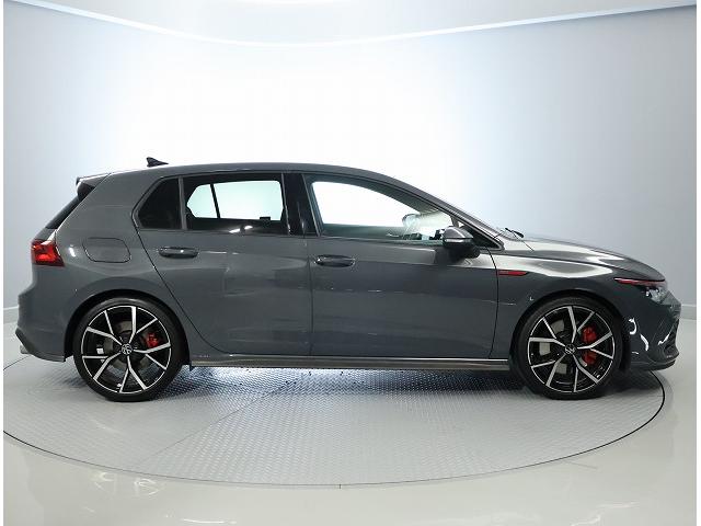 ゴルフＧＴＩ ベースグレード　ＬＥＤマトリックスヘッドライトＩＱ．　ＬＩＧＨＴ（ダイナミックターンインジケーター付）ダークティンテッドガラス（リヤ／リヤ左右、ＵＶカット機能付）（6枚目）