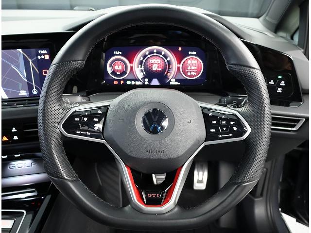ゴルフＧＴＩ ベースグレード　ＬＥＤマトリックスヘッドライトＩＱ．　ＬＩＧＨＴ（ダイナミックターンインジケーター付）ダークティンテッドガラス（リヤ／リヤ左右、ＵＶカット機能付）（8枚目）