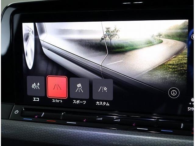 ゴルフＧＴＩ ベースグレード　ＬＥＤマトリックスヘッドライトＩＱ．　ＬＩＧＨＴ（ダイナミックターンインジケーター付）ダークティンテッドガラス（リヤ／リヤ左右、ＵＶカット機能付）（19枚目）