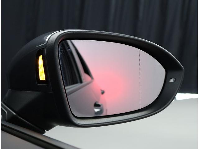 ゴルフＧＴＩ ベースグレード　ＬＥＤマトリックスヘッドライトＩＱ．　ＬＩＧＨＴ（ダイナミックターンインジケーター付）ダークティンテッドガラス（リヤ／リヤ左右、ＵＶカット機能付）（20枚目）