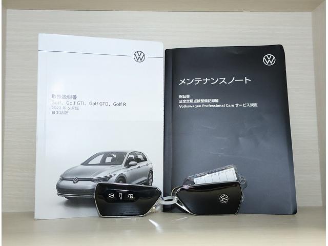 ゴルフＧＴＩ ベースグレード　ＬＥＤマトリックスヘッドライトＩＱ．　ＬＩＧＨＴ（ダイナミックターンインジケーター付）ダークティンテッドガラス（リヤ／リヤ左右、ＵＶカット機能付）（21枚目）