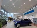 ショールームの様子です。当店は新車中古車併売店舗となります。