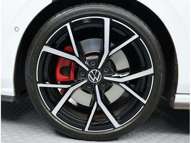 ゴルフＧＴＩ ベースグレード　認定中古車　禁煙車　ワンオーナー　純正インフォティメントシステムＤｉｓｃｏｖｅｒＰｒｏ搭載　アダプティブクルーズコントロール　サイドアシストプラス　フロントアシスト　ＤＣＣパッケージ（23枚目）