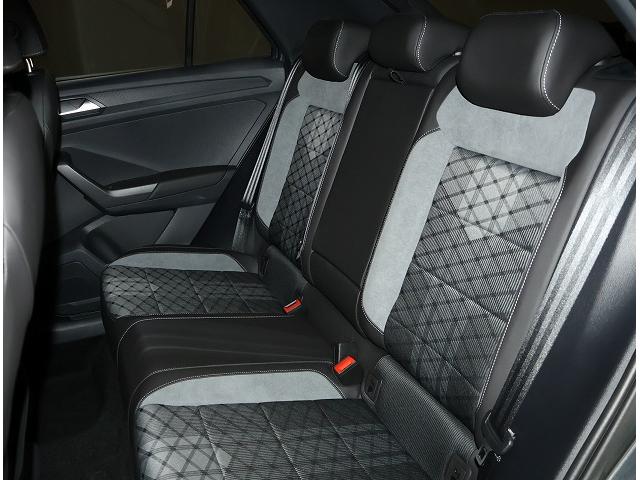 Ｔ－ロック ＴＤＩ　Ｒライン　認定中古車禁煙車ワンオーナー　後期モデル　純正インフォティメントシステムＤｉｓｃｏｖｅｒＰｒｏ搭載　アダプティブクルーズコントロール　ブラインドスポットディテクション　フロントアシストＤＣＣパッケージ（18枚目）
