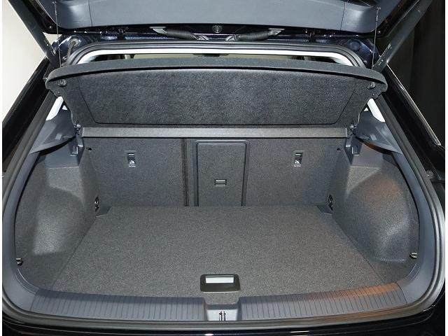 Ｔ－ロック ＴＳＩ　スタイルデザインパッケージ　認定中古車　禁煙車ワンオーナー　純正インフォティメントシステムＤｉｓｃｏｖｅｒＰｒｏ搭載　アダプティブクルーズコントロール　ブラインドスポットディテクション（21枚目）