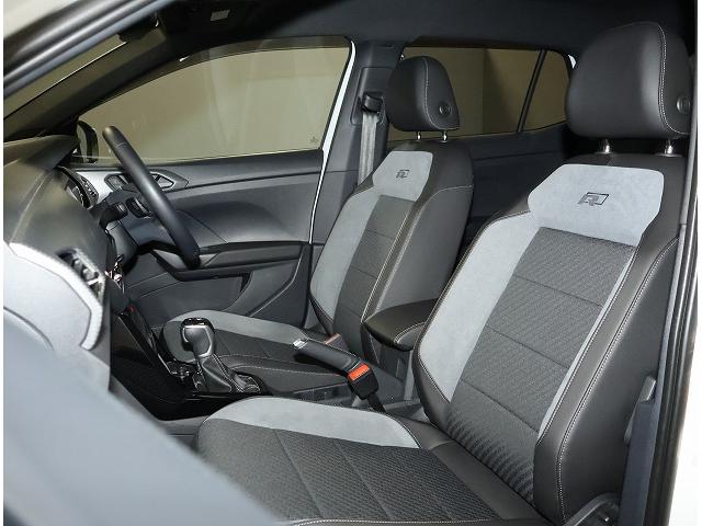 Ｔ－クロス ＴＳＩ　Ｒライン　認定中古車　禁煙車　ワンオーナー　ＬＥＤヘッドライト　アダプティブクルーズコントロール　パークディスタンスコントロール　ブラインドスポットディテクション　レーンキープアシスト（17枚目）