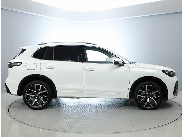 ティグアン ＴＤＩ　４モーション　Ｒライン　認定中古車　禁煙車　ワンオーナー　純正インフォティメントシステムＤｉｓｃｏｖｅｒＰｒｏＭＡＸ搭載　アダプティブクルーズコントロール　サイドアシストプラス　フロントアシスト　ＤＣＣＰｒｏパッケージ（8枚目）