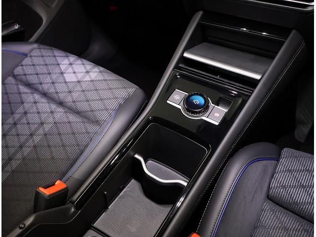 ティグアン ＴＤＩ　４モーション　Ｒライン　認定中古車　禁煙車　ワンオーナー　純正インフォティメントシステムＤｉｓｃｏｖｅｒＰｒｏＭＡＸ搭載　アダプティブクルーズコントロール　サイドアシストプラス　フロントアシスト　ＤＣＣＰｒｏパッケージ（18枚目）