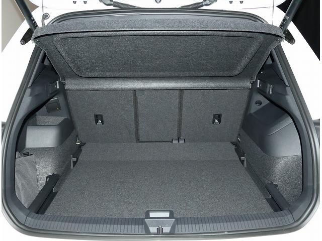 ティグアン ＴＤＩ　４モーション　Ｒライン　認定中古車　禁煙車　ワンオーナー　純正インフォティメントシステムＤｉｓｃｏｖｅｒＰｒｏＭＡＸ搭載　アダプティブクルーズコントロール　サイドアシストプラス　フロントアシスト　ＤＣＣＰｒｏパッケージ（23枚目）