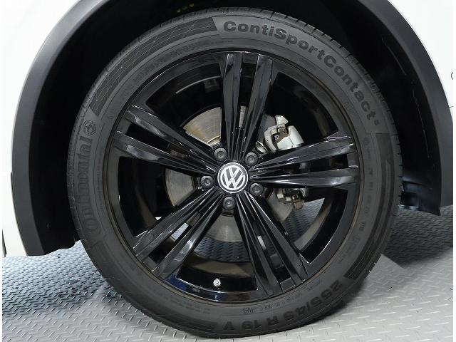 ティグアン ＴＳＩ　Ｒライン　ブラックスタイル　認定中古車　禁煙車　ワンオーナー　純正インフォティメントシステムＤｉｓｃｏｖｅｒＰｒｏ搭載　アダプティブクルーズコントロール　サイドアシストプラス　特別仕様車（22枚目）