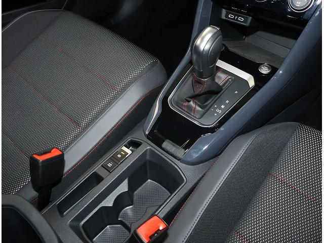 Ｔ－ロック ＴＤＩ　スポーツ　認定中古車　禁煙車　ワンオーナー　純正インフォティメントシステムＤｉｓｃｏｖｅｒＭｅｄｉａ搭載　アダプティブクルーズコントロール　ブラインドスポット　フロントアシスト（13枚目）