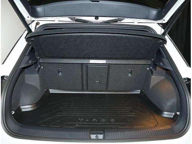 Ｔ－ロック ＴＤＩ　スポーツ　認定中古車　禁煙車　ワンオーナー　純正インフォティメントシステムＤｉｓｃｏｖｅｒＭｅｄｉａ搭載　アダプティブクルーズコントロール　ブラインドスポット　フロントアシスト（18枚目）